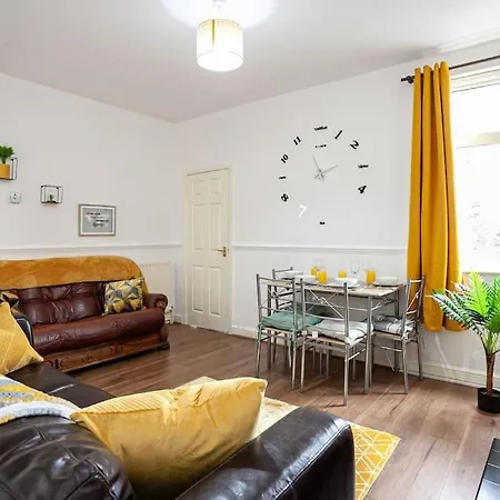Fabulous Stay - 4 Bedroom House, Sleeps 9, Ideal For Business And Contractors, Free Parking Stoke-on-Trent Esterno foto